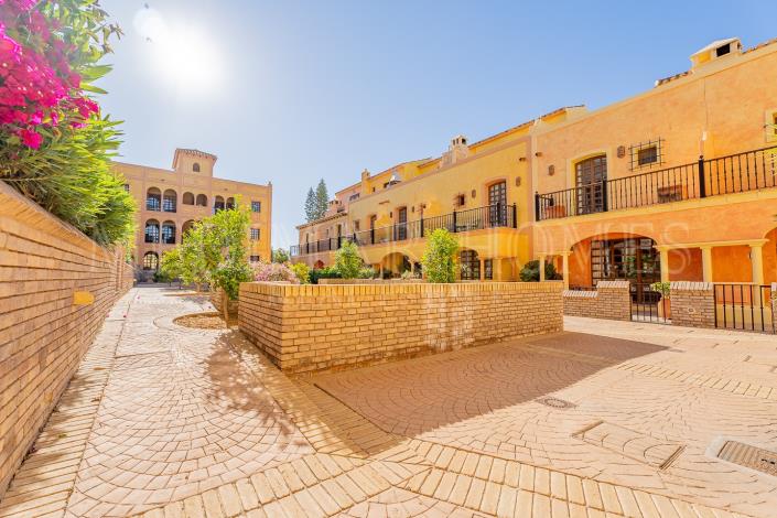 Image No.55-3 Bed Townhouse for sale
