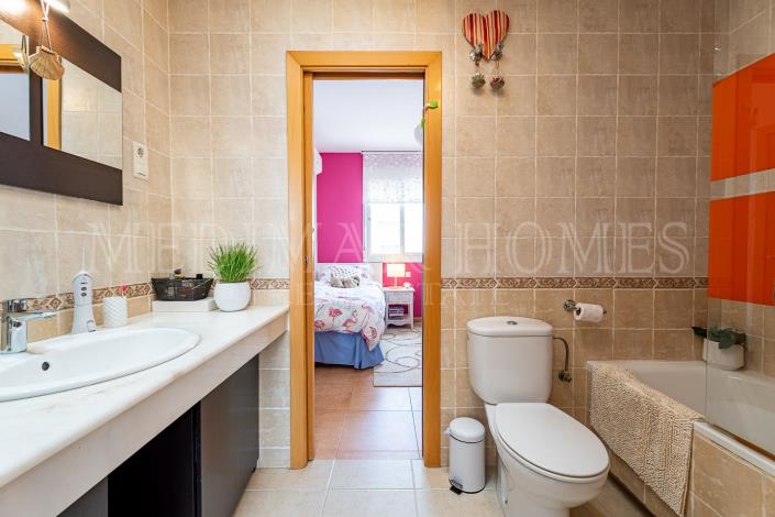 Image No.23-2 Bed Townhouse for sale