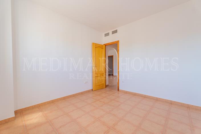 Image No.21-3 Bed Apartment for sale