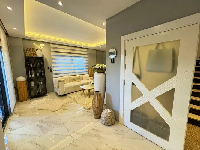 Image No.18-3 Bed Apartment for sale