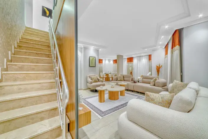 Image No.10-4 Bed Apartment for sale