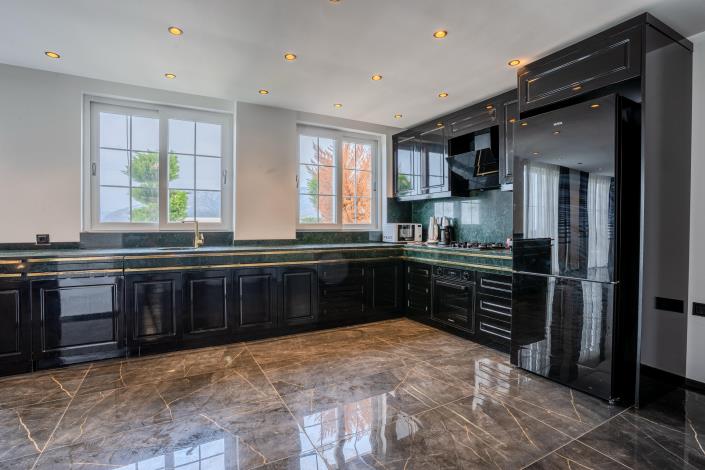 Image No.3-4 Bed Villa for sale