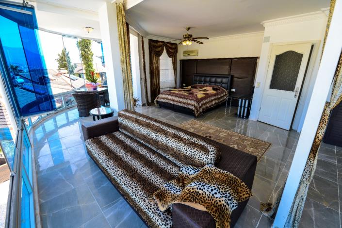 Image No.12-6 Bed Villa for sale