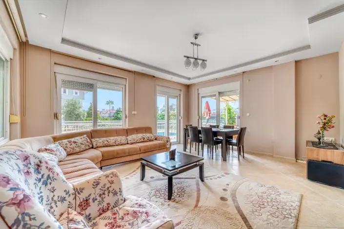 Image No.2-4 Bed Villa for sale