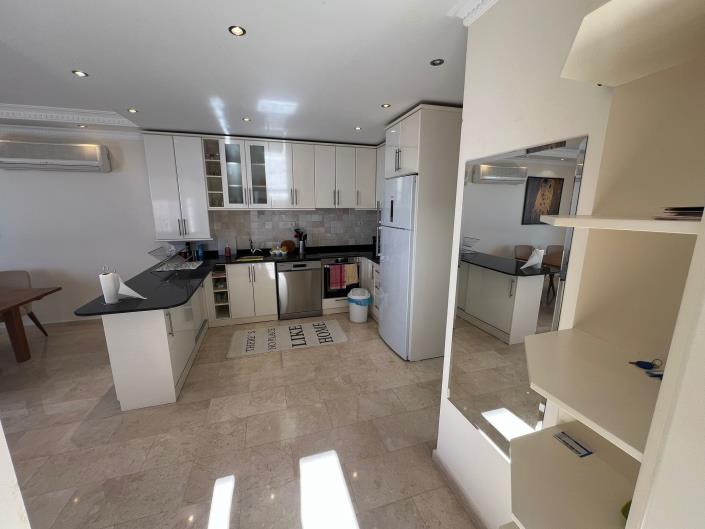 Image No.9-3 Bed Apartment for sale