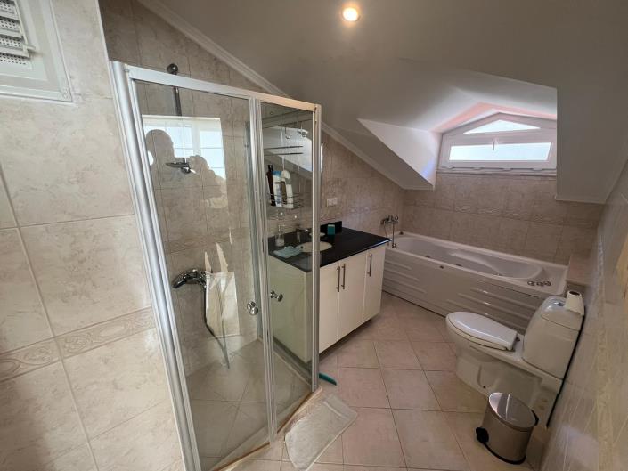 Image No.24-3 Bed Apartment for sale