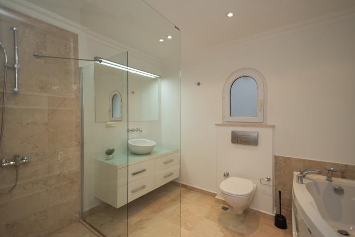 Image No.16-2 Bed Apartment for sale