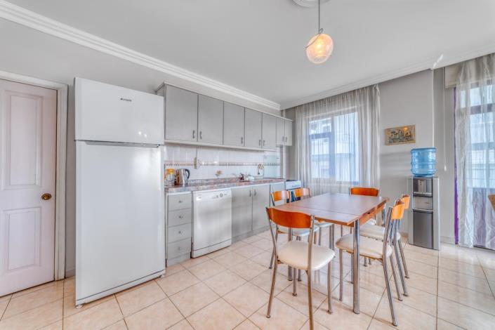 Image No.13-3 Bed Apartment for sale