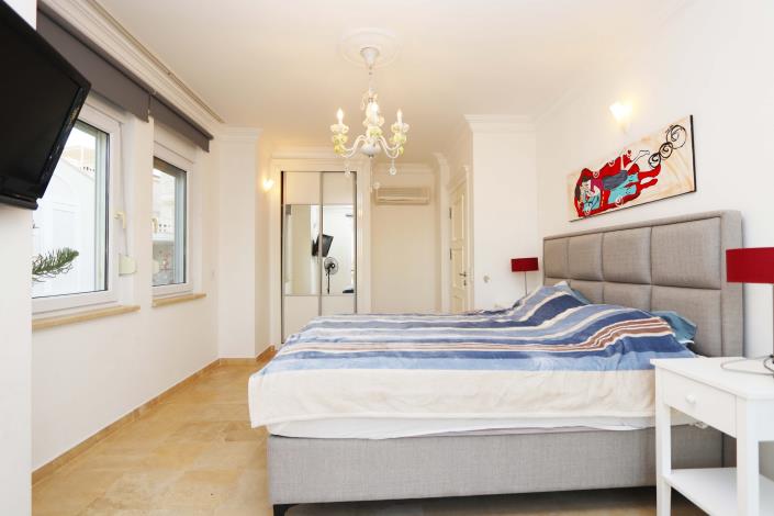 Image No.25-4 Bed Villa for sale