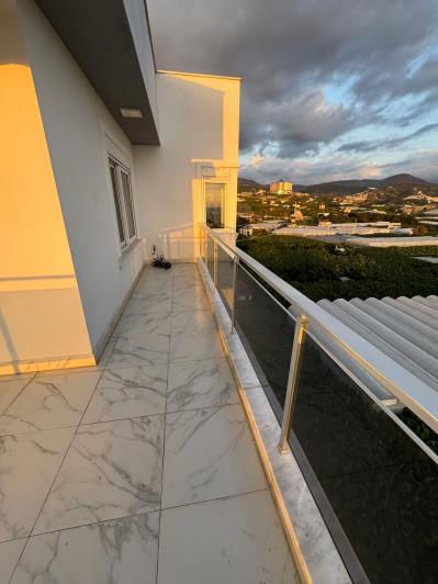 Image No.47-4 Bed Duplex for sale