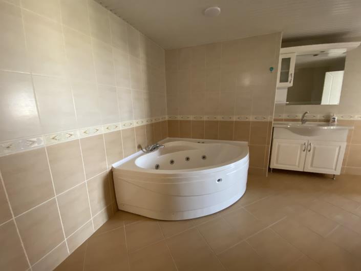 Image No.35-3 Bed Duplex for sale