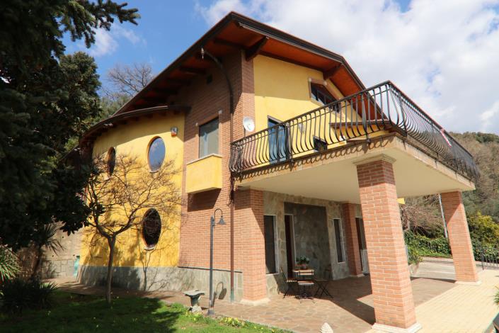 Image No.1-Villa de 4 chambres à vendre à Eboli