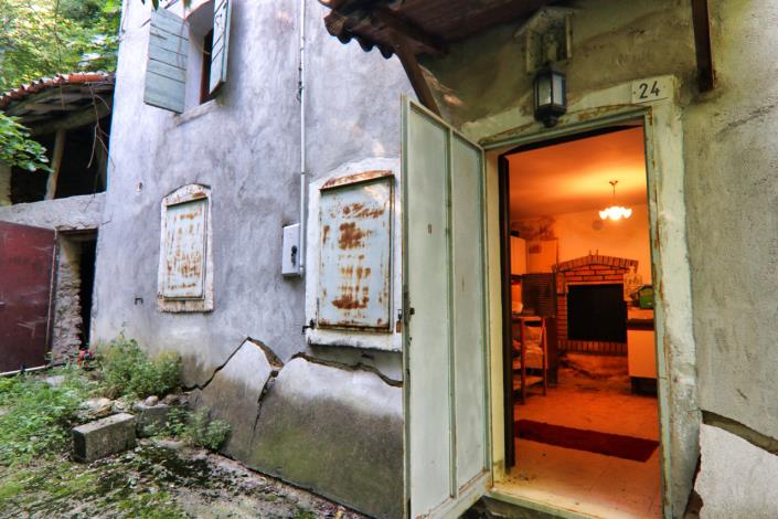 Image No.2-5 Bed Country House for sale