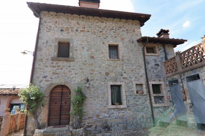 Image No.19-6 Bed Country House for sale