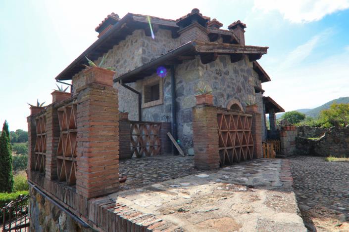 Image No.25-6 Bed Country House for sale