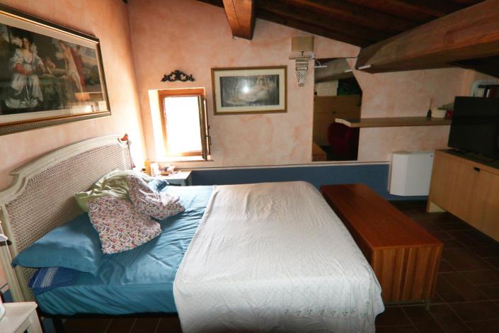 Image No.30-6 Bed Country House for sale