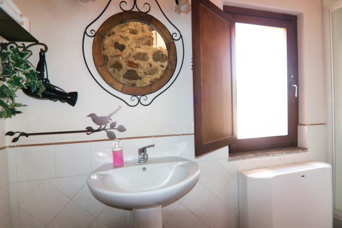 Image No.40-6 Bed Country House for sale