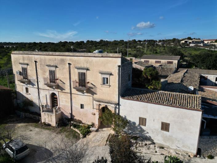 Image No.8-7 Bed Country House for sale