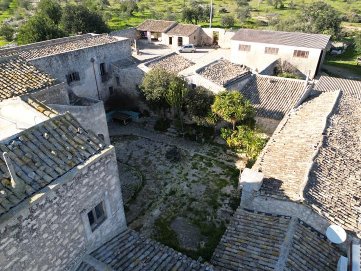 Image No.9-7 Bed Country House for sale