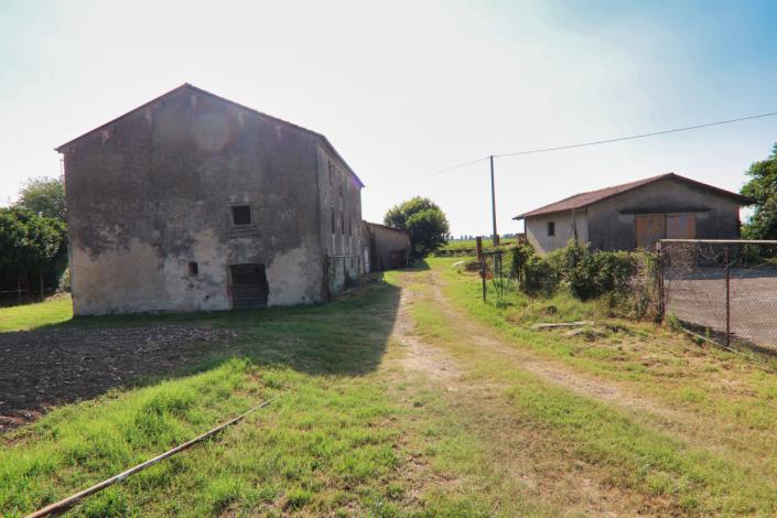 Image No.5-1 Bed Farmhouse for sale