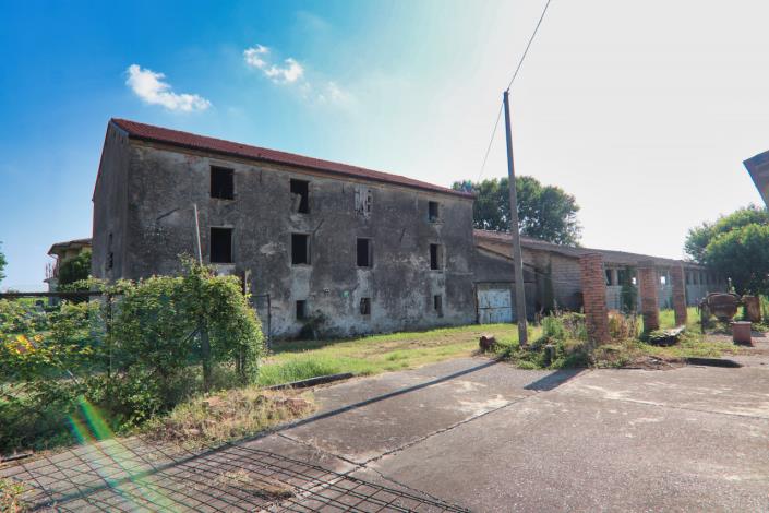 Image No.7-1 Bed Farmhouse for sale