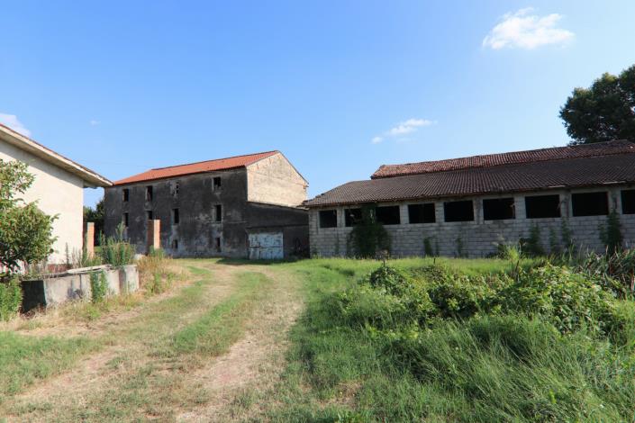 Image No.12-1 Bed Farmhouse for sale