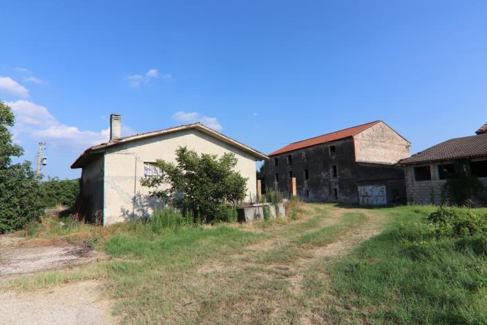 Image No.15-1 Bed Farmhouse for sale