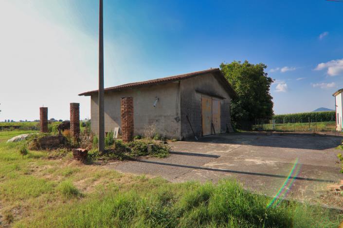 Image No.18-1 Bed Farmhouse for sale