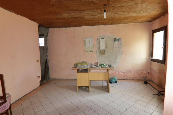 Image No.20-1 Bed Farmhouse for sale