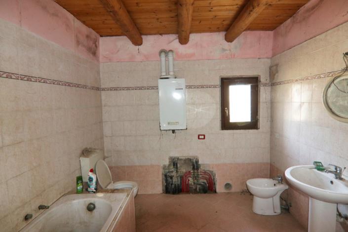 Image No.28-1 Bed Farmhouse for sale