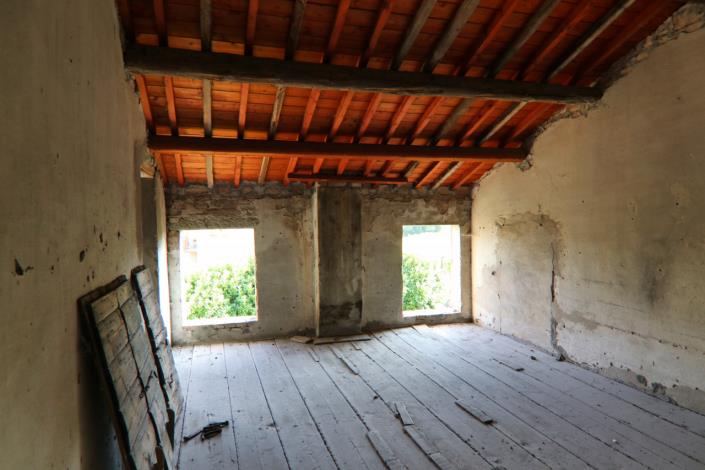 Image No.52-1 Bed Farmhouse for sale