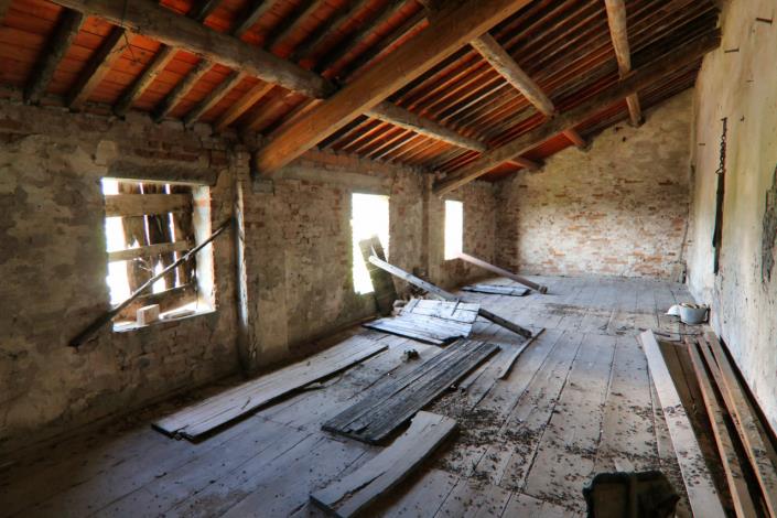 Image No.56-1 Bed Farmhouse for sale