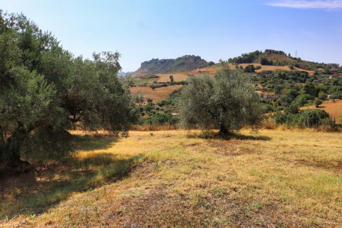 Image No.57-Maison de campagne de 1 chambre à vendre à Enna