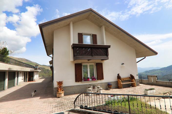 Image No.10-Propriété de 9 chambres à vendre à Bergame