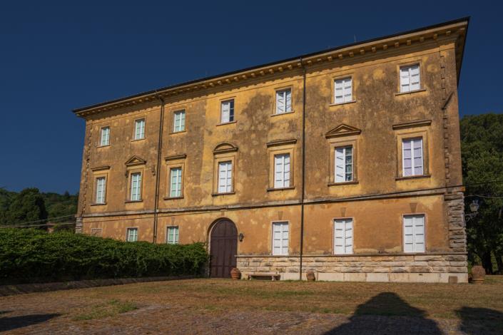 Image No.6-12 Bed Villa for sale