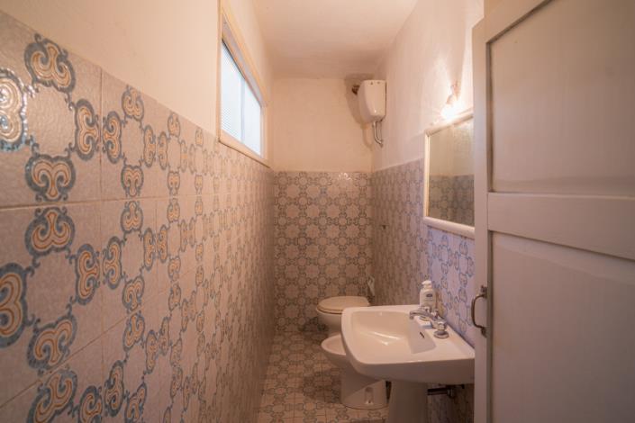 Image No.37-12 Bed Villa for sale