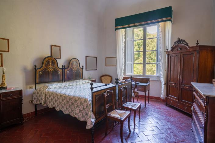 Image No.47-12 Bed Villa for sale