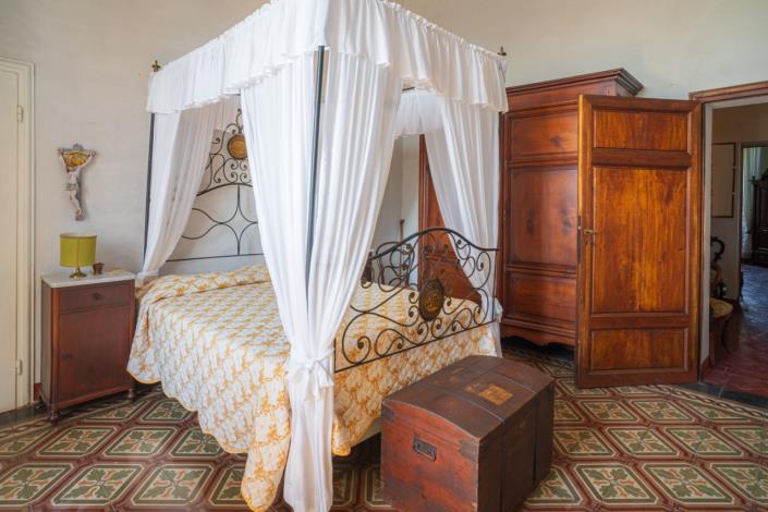 Image No.48-12 Bed Villa for sale