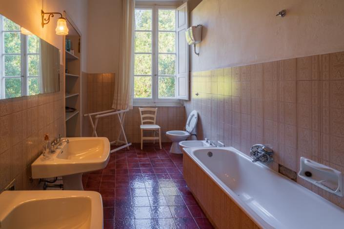 Image No.50-12 Bed Villa for sale