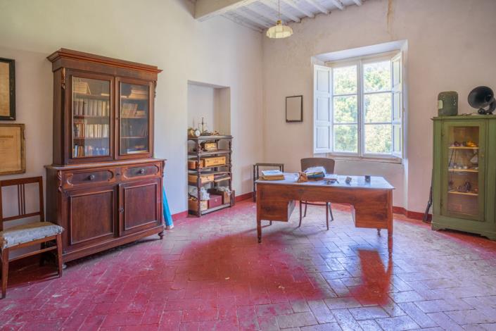 Image No.60-12 Bed Villa for sale