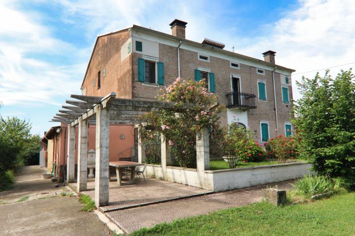 Image No.5-6 Bed Country House for sale