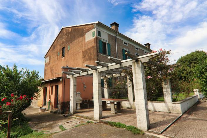 Image No.6-6 Bed Country House for sale