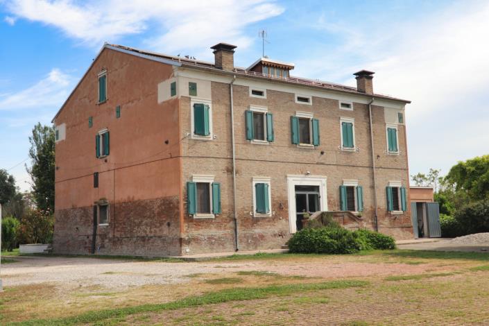 Image No.8-6 Bed Country House for sale