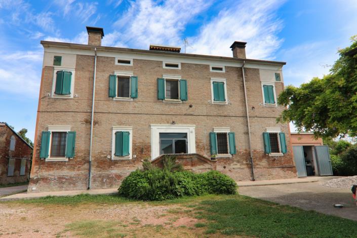 Image No.9-6 Bed Country House for sale