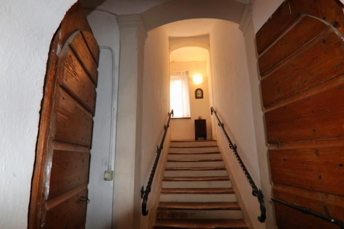 Image No.40-6 Bed Country House for sale