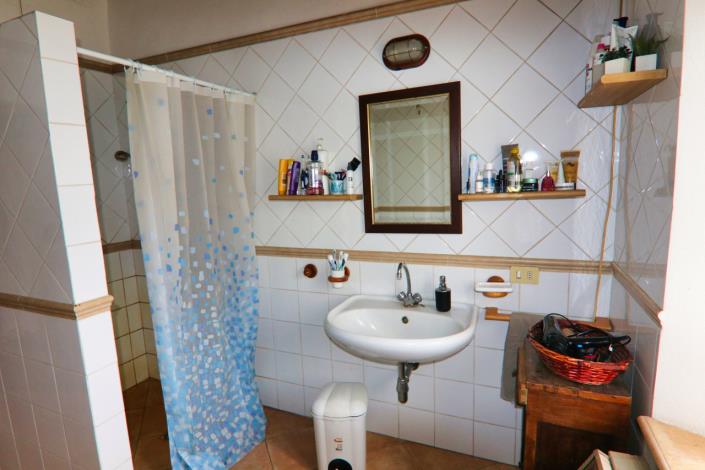 Image No.60-6 Bed Country House for sale