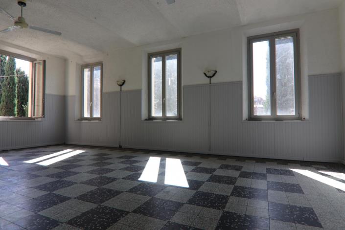 Image No.8-3 Bed Property for sale