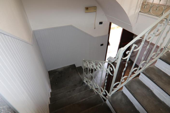 Image No.10-3 Bed Property for sale