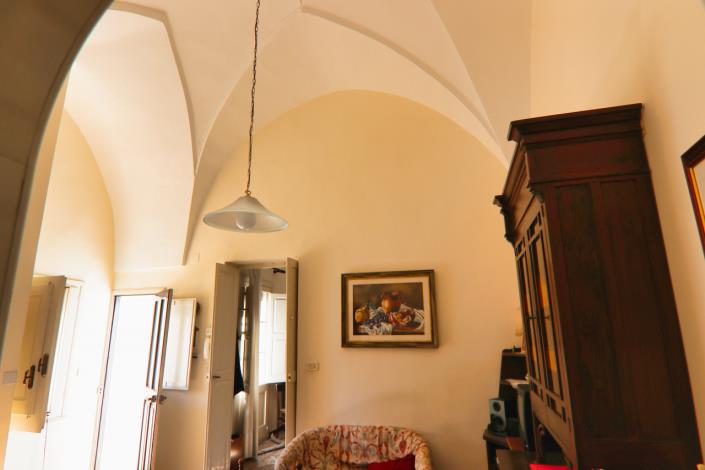 Image No.12-2 Bed Property for sale