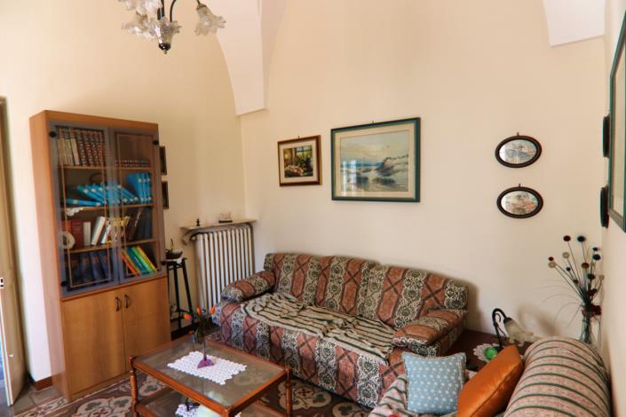 Image No.16-2 Bed Property for sale